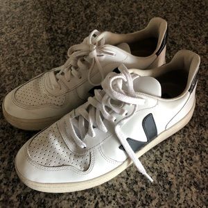 Women’s Veja sneakers size 8.5